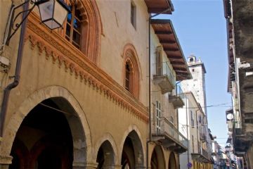 Casa di re Arduino e torre quadrata (foto Alessandro Vecchi - 2016)